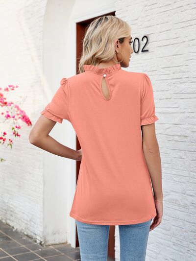 Blusa con volantes y cuello simulado