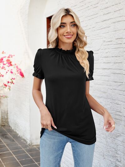 Blusa con volantes y cuello simulado