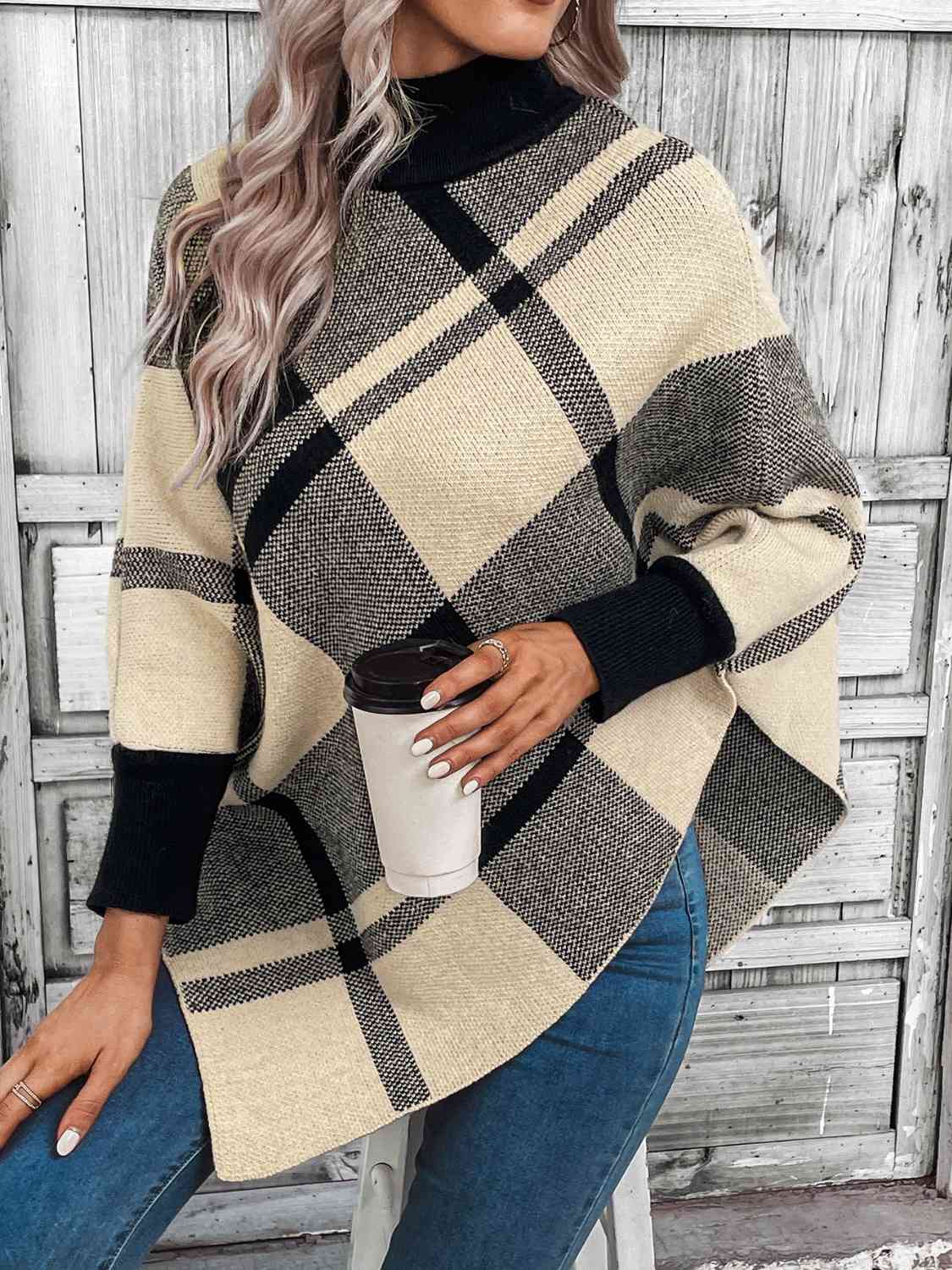 Poncho de cuello alto a cuadros