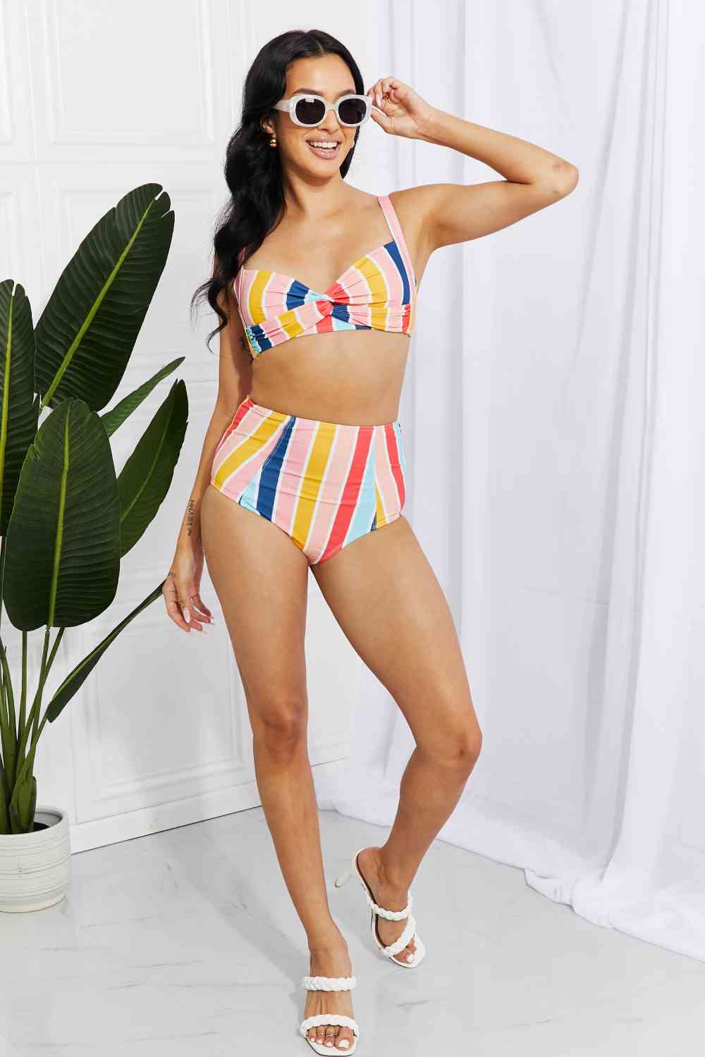 Bikini de talle alto con diseño a rayas Take A Dip Twist de Marina West Swim