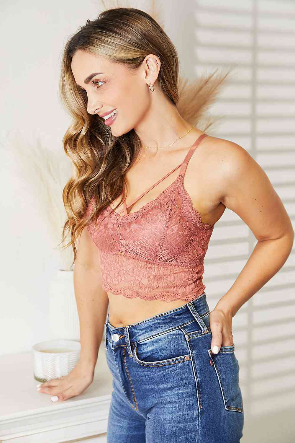 Bralette de encaje con parte delantera cruzada Luna de JadyK