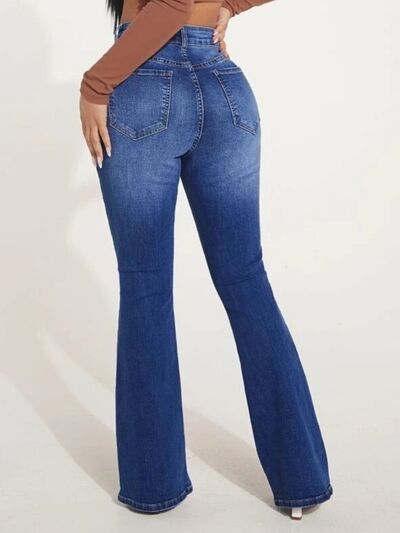 Jeans bootcut con bragueta de botones y bolsillos