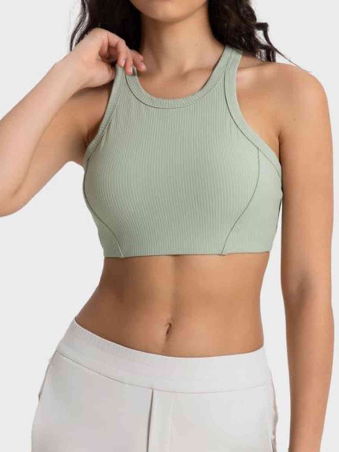 Camiseta deportiva corta con tirantes anchos