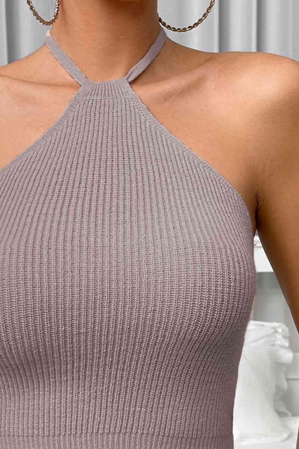 Top corto de punto acanalado con cuello halter