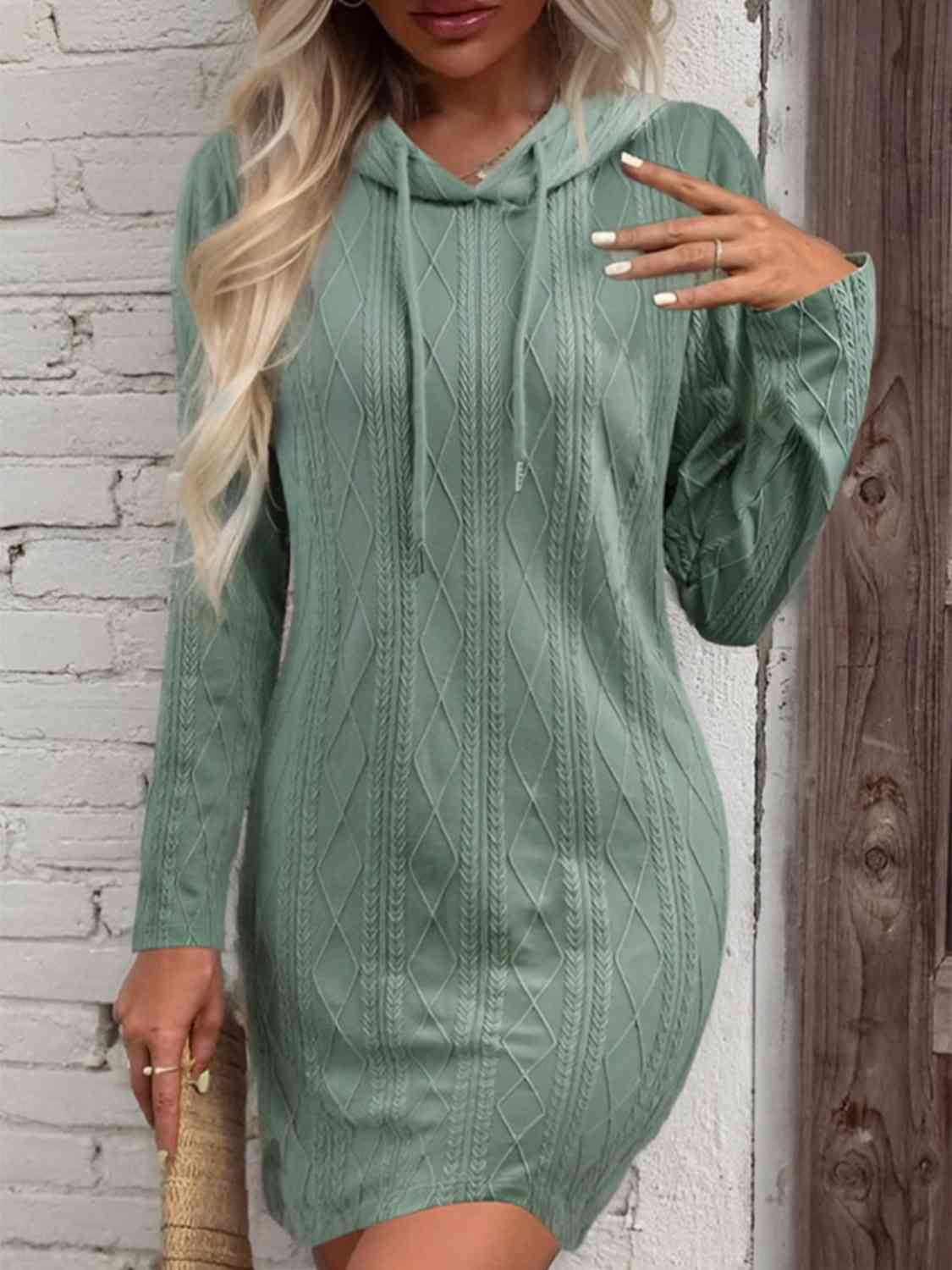 Vestido estilo suéter con capucha y cordón