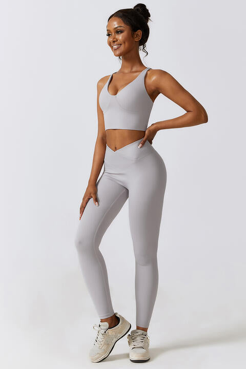 Conjunto de leggings y sujetador deportivo cruzado