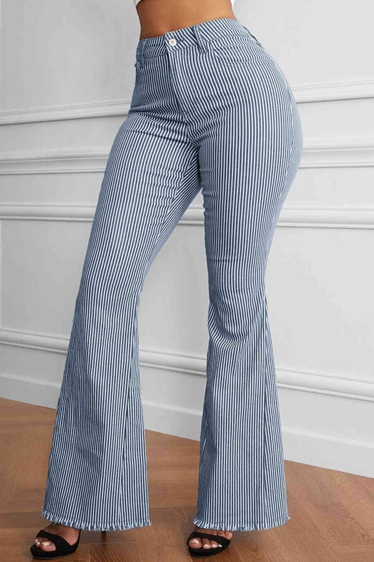 Pantalones acampanados con detalle de flecos a rayas