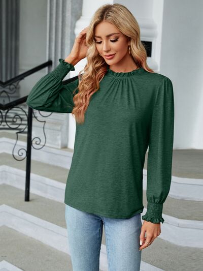 Blusa de manga larga con cuello simulado y volantes