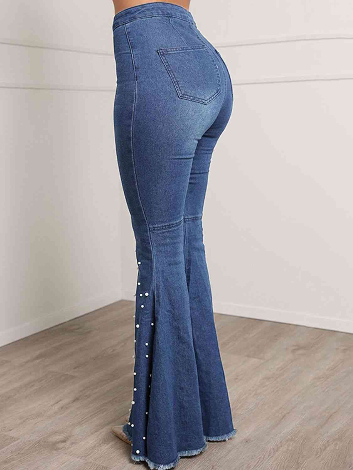 Jeans acampanados con bragueta de botones