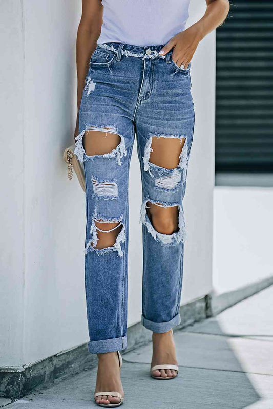 Jeans rectos con ribete deshilachado y desgastados