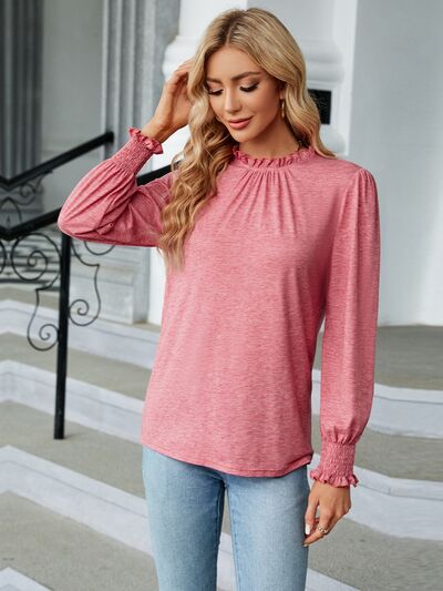 Blusa de manga larga con cuello simulado y volantes