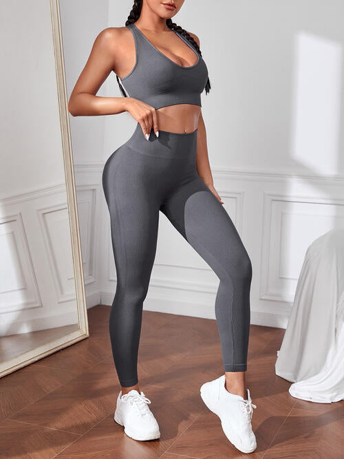 Conjunto deportivo sin mangas y leggings