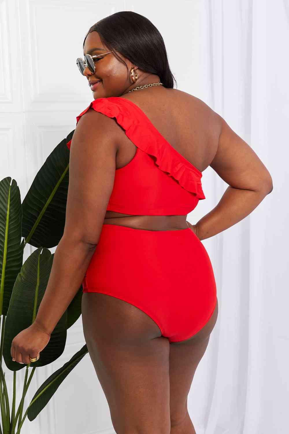 Bikini de un solo hombro con volantes Seaside Romance de Marina West Swim en rojo