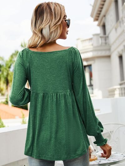 Blusa con mangas farol y cuello en V