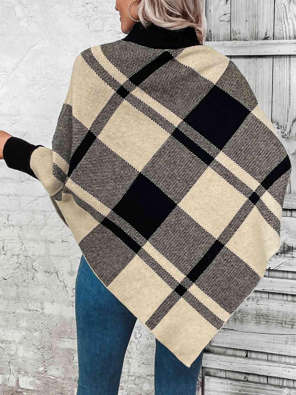 Poncho de cuello alto a cuadros