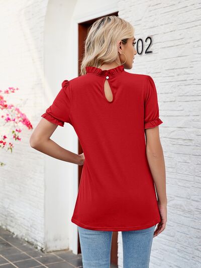 Blusa con volantes y cuello simulado