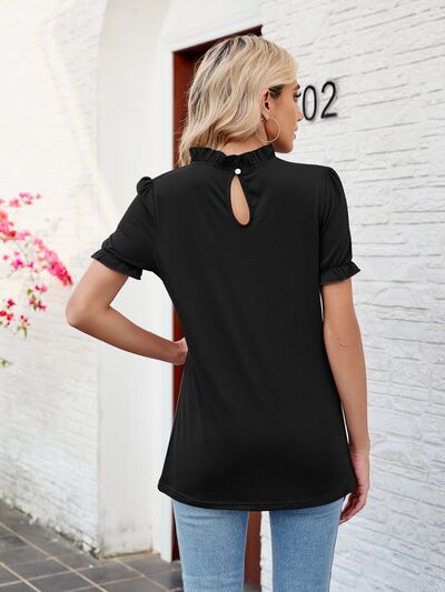 Blusa con volantes y cuello simulado