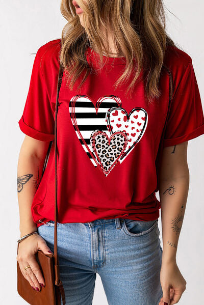 Camiseta de manga corta con cuello redondo y corazón