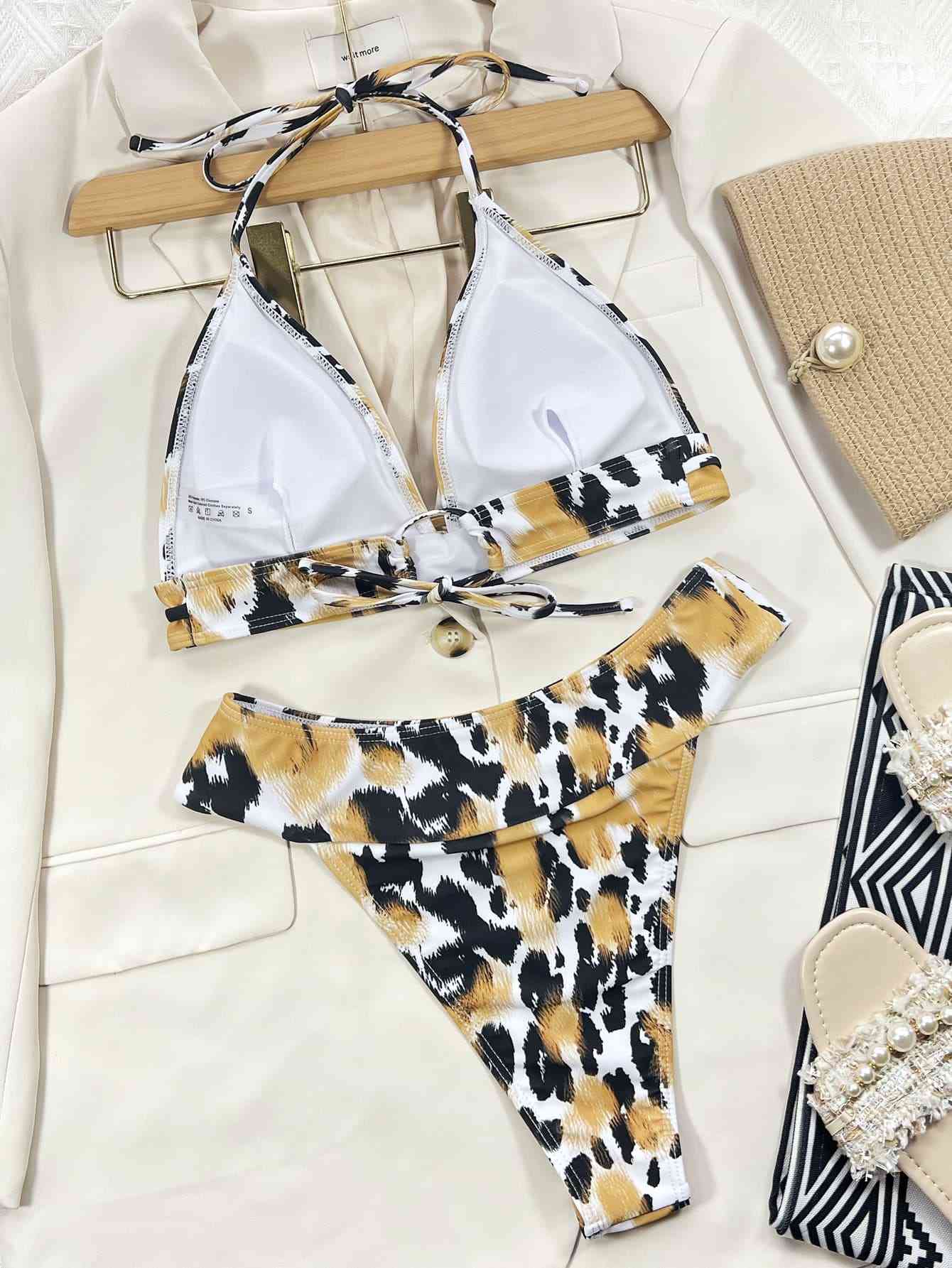 Conjunto de bikini con cuello halter y estampado animal