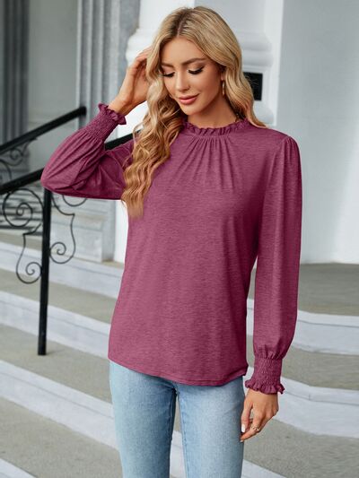 Blusa de manga larga con cuello simulado y volantes