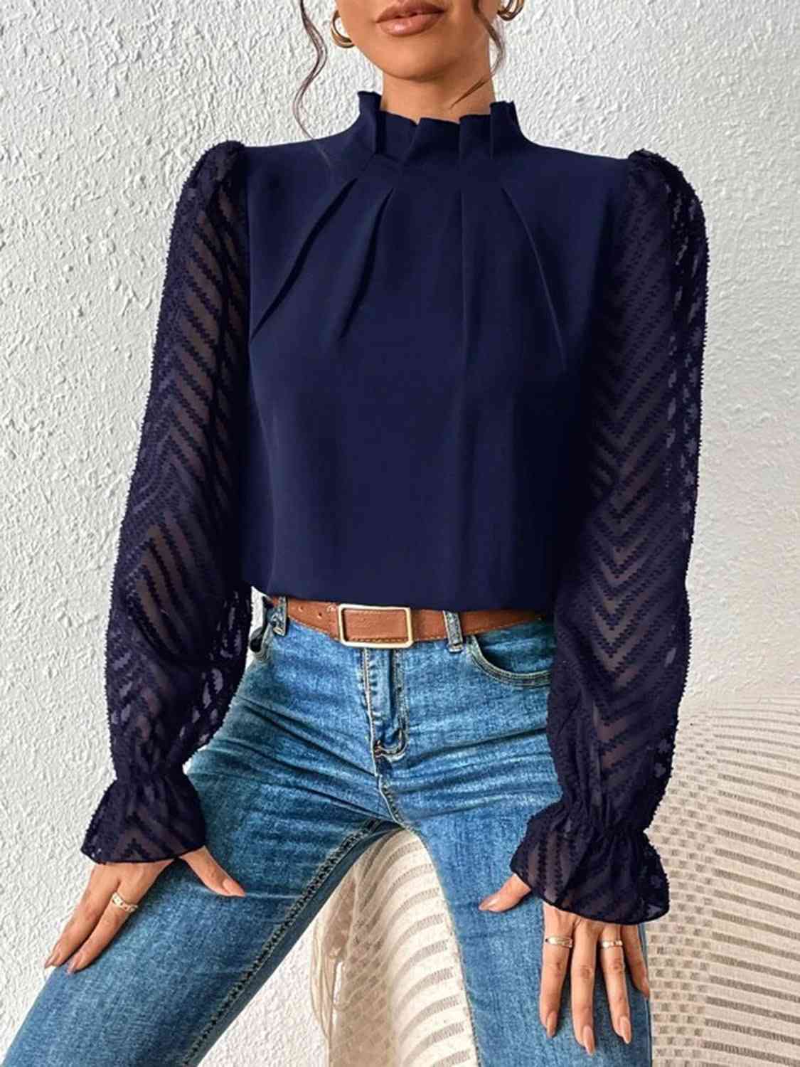 Blusa de manga con volante y cuello simulado