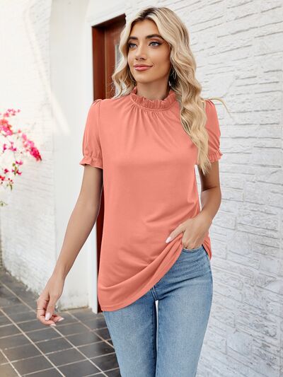 Blusa con volantes y cuello simulado