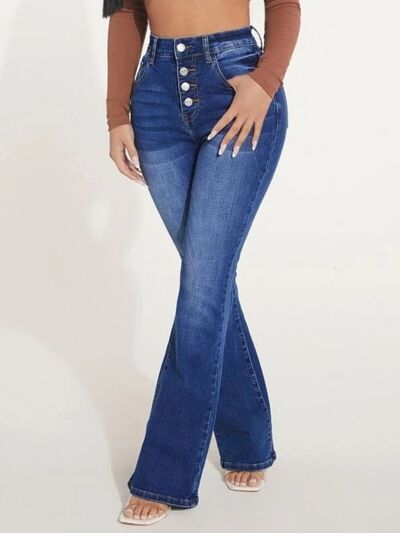 Jeans bootcut con bragueta de botones y bolsillos